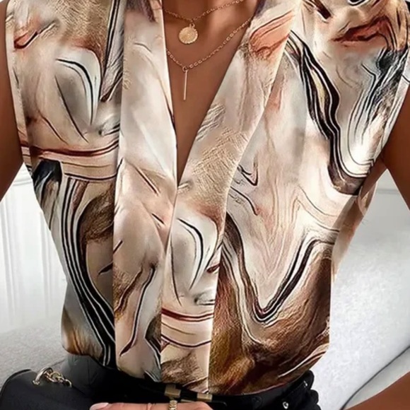 Abstract Sleeveless Top - Picture 1 of 4